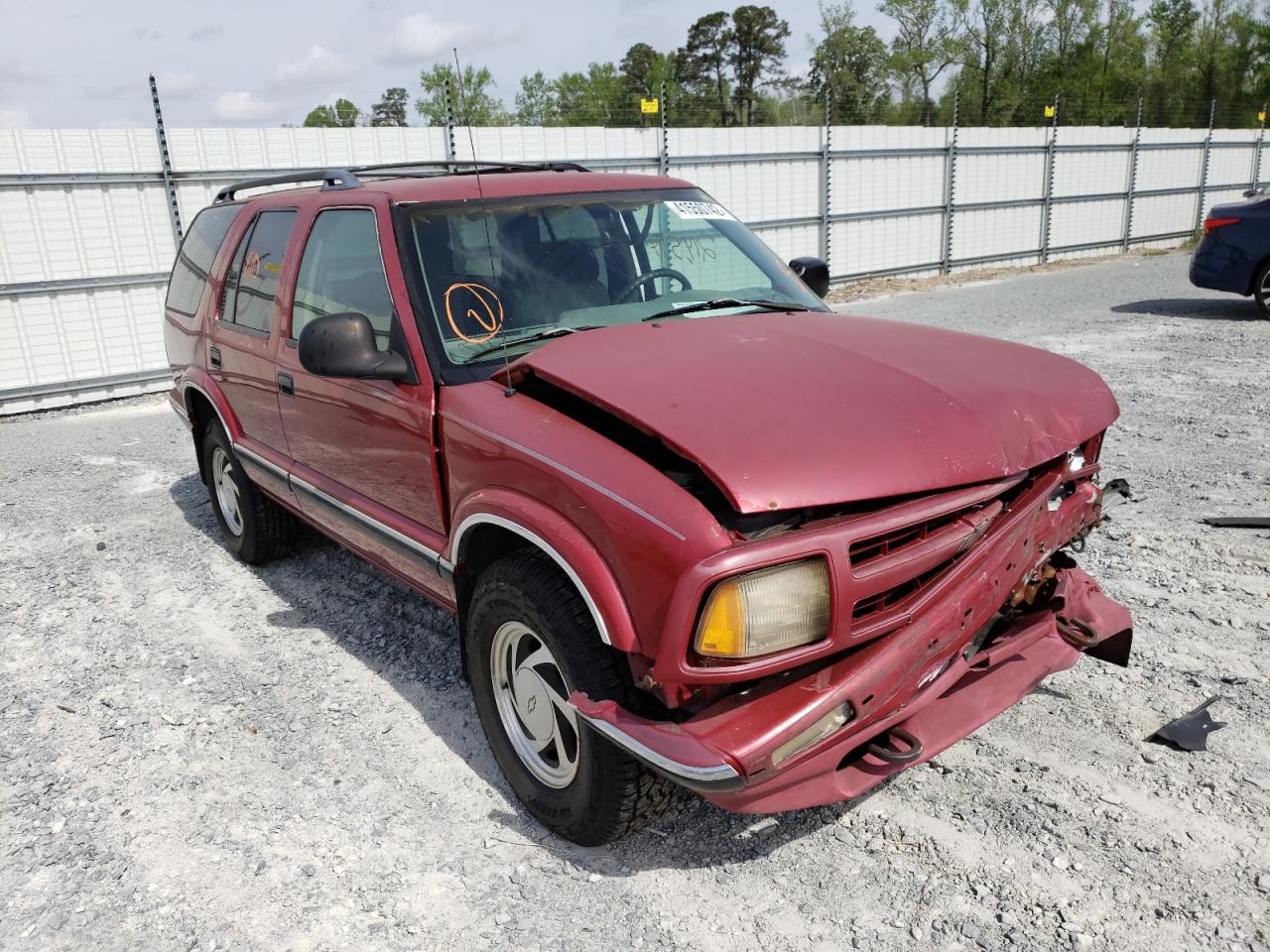 CHEVROLET BLAZER 1997 with VIN 1GNDT13W1V2112856 - Photo from auction