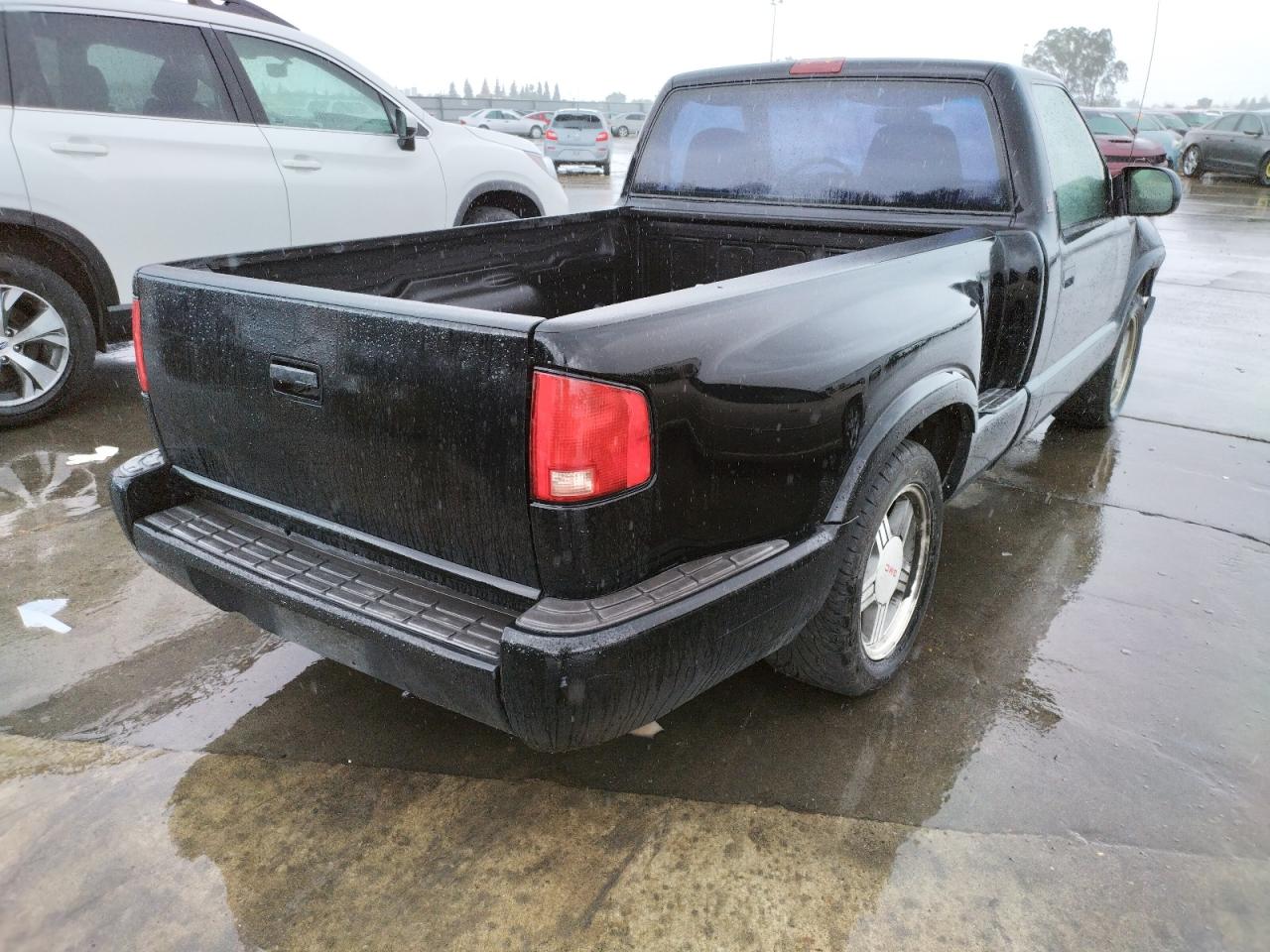 Photo 4 from auction – 2000 GMC SONOMA with VIN 1GTCS1448Y8107224