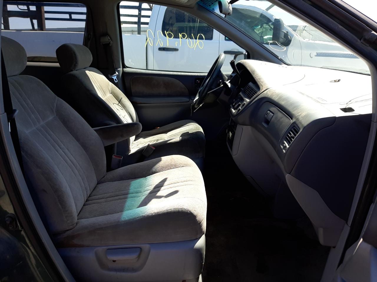 Photo 5 from auction – 1998 TOYOTA SIENNA LE with VIN 4T3ZF13C1WU062190