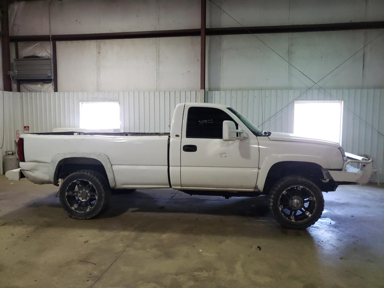 Photo 9 from auction – 2004 CHEVROLET SILVERADO with VIN 1GCHC24U44E361565