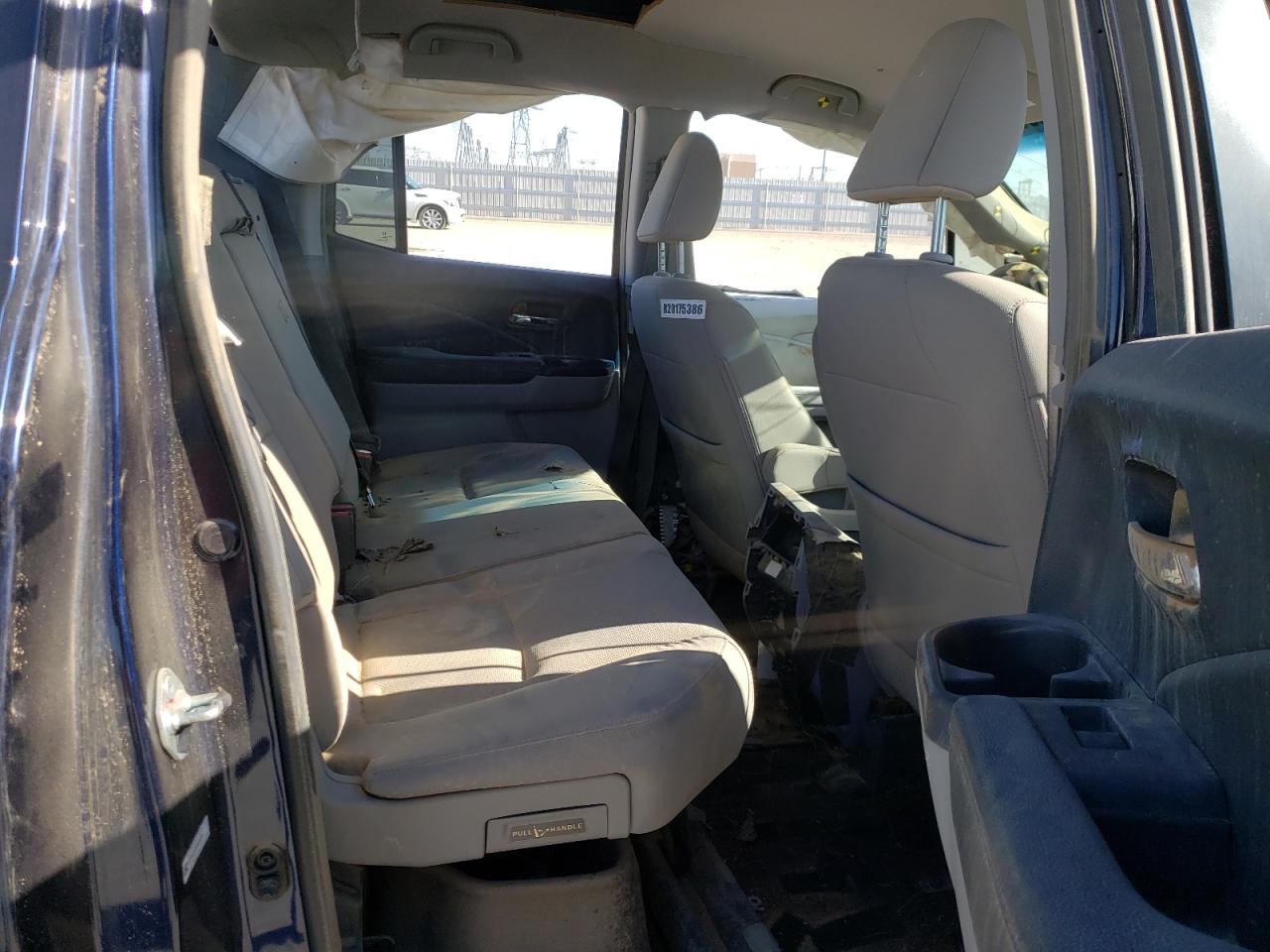 Photo 6 from auction – 2017 HONDA RIDGELINE with VIN 5FPYK2F58HB010226