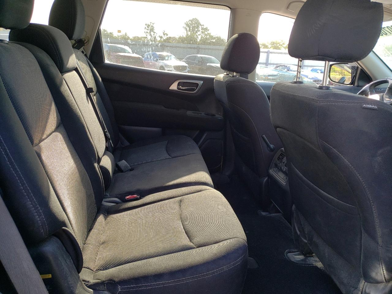 Photo 6 from auction – 2017 NISSAN PATHFINDER with VIN 5N1DR2MM7HC616462