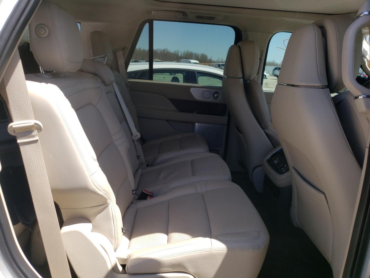 Photo 6 from auction – 2020 LINCOLN NAVIGATOR with VIN 5LMJJ2LT7LEL03375