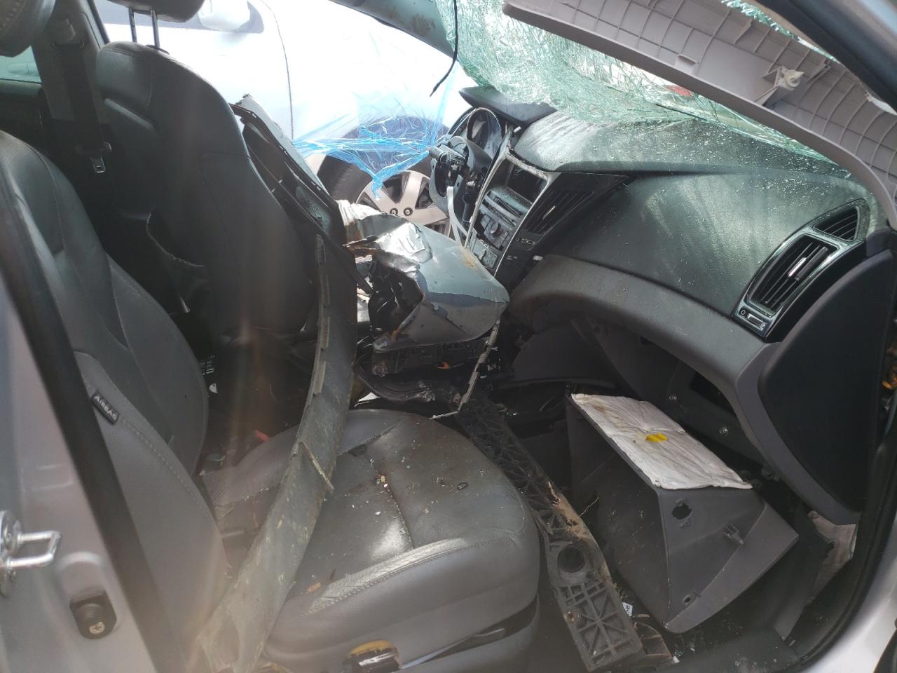 Photo 5 from auction – 2011 HYUNDAI SONATA SE with VIN 5NPEC4AC0BH258022
