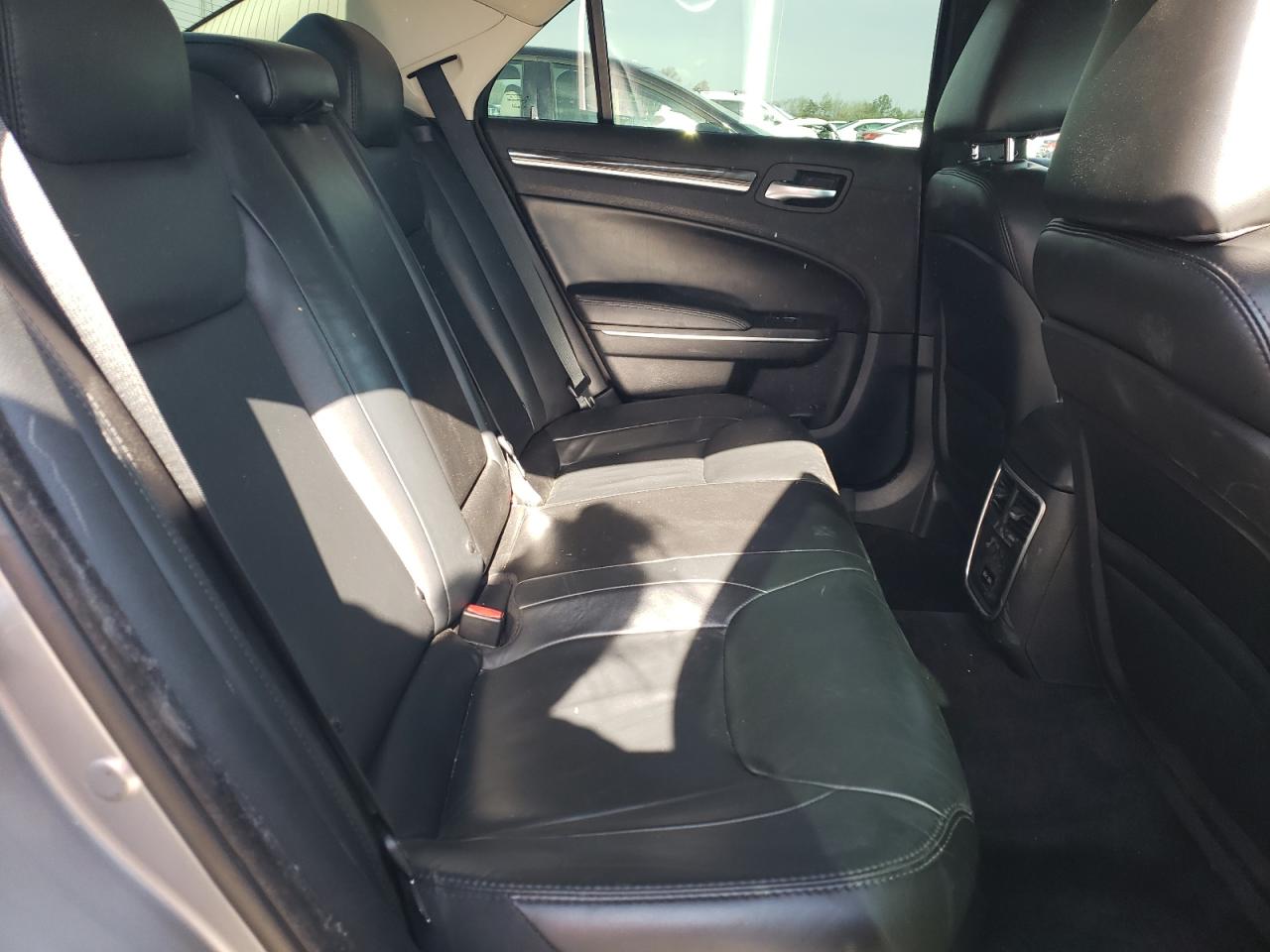 Photo 6 from auction – 2016 CHRYSLER 300 LIMITE with VIN 2C3CCAAG5GH189485
