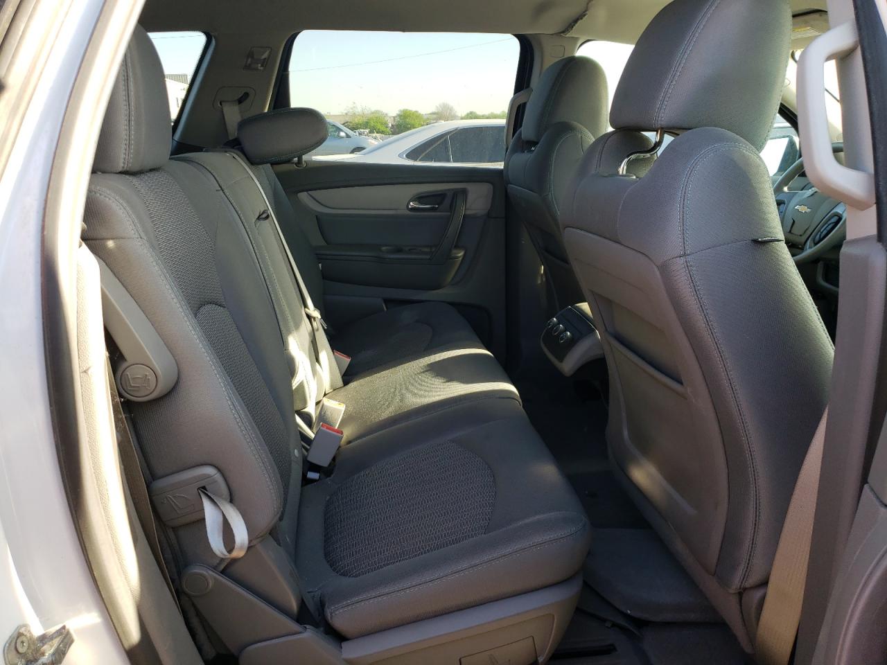 Photo 6 from auction – 2017 CHEVROLET TRAVERSE L with VIN 1GNKVFKD7HJ286147