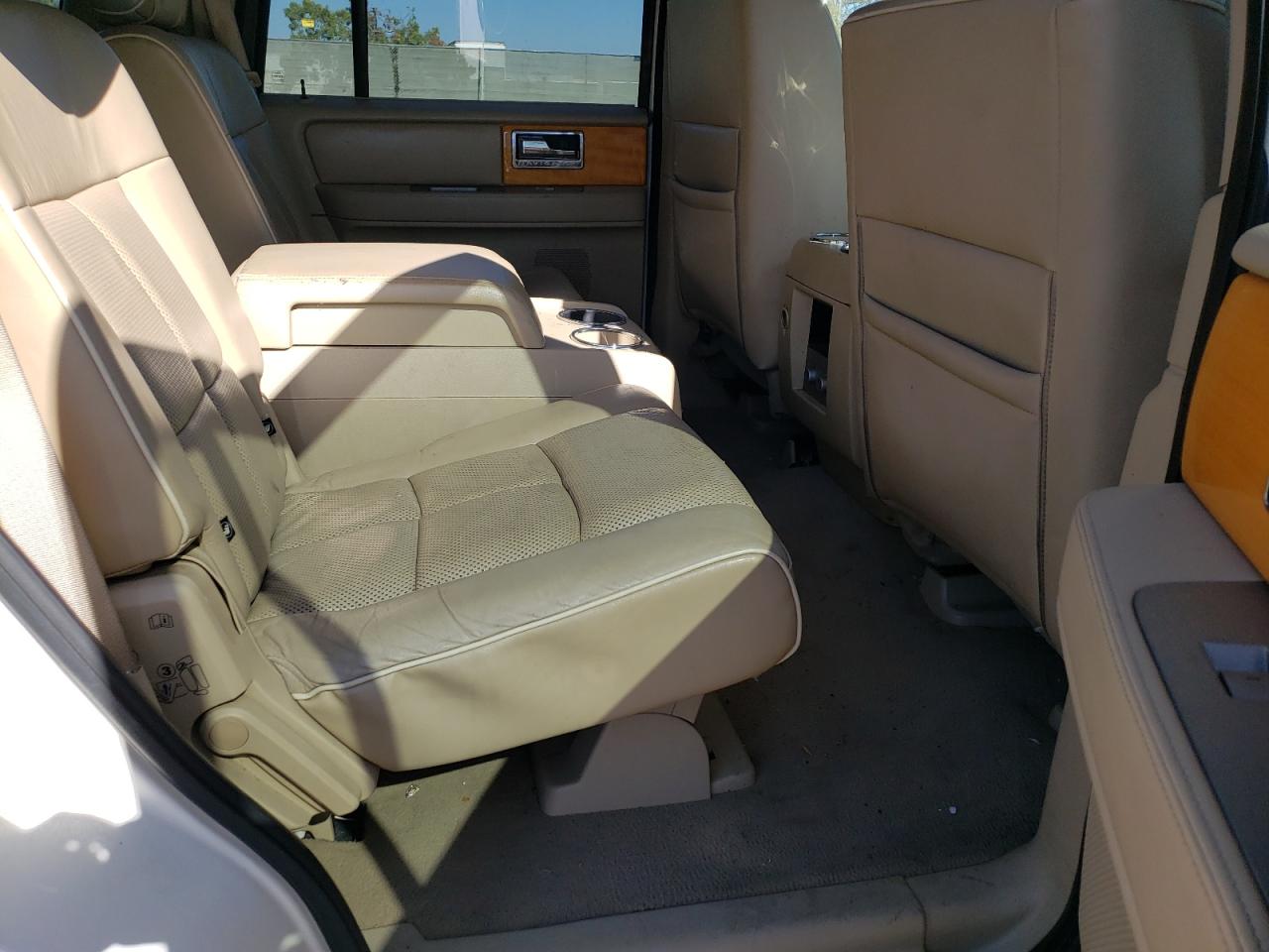 Photo 6 from auction – 2007 LINCOLN NAVIGATOR with VIN 5LMFU27557LJ01788