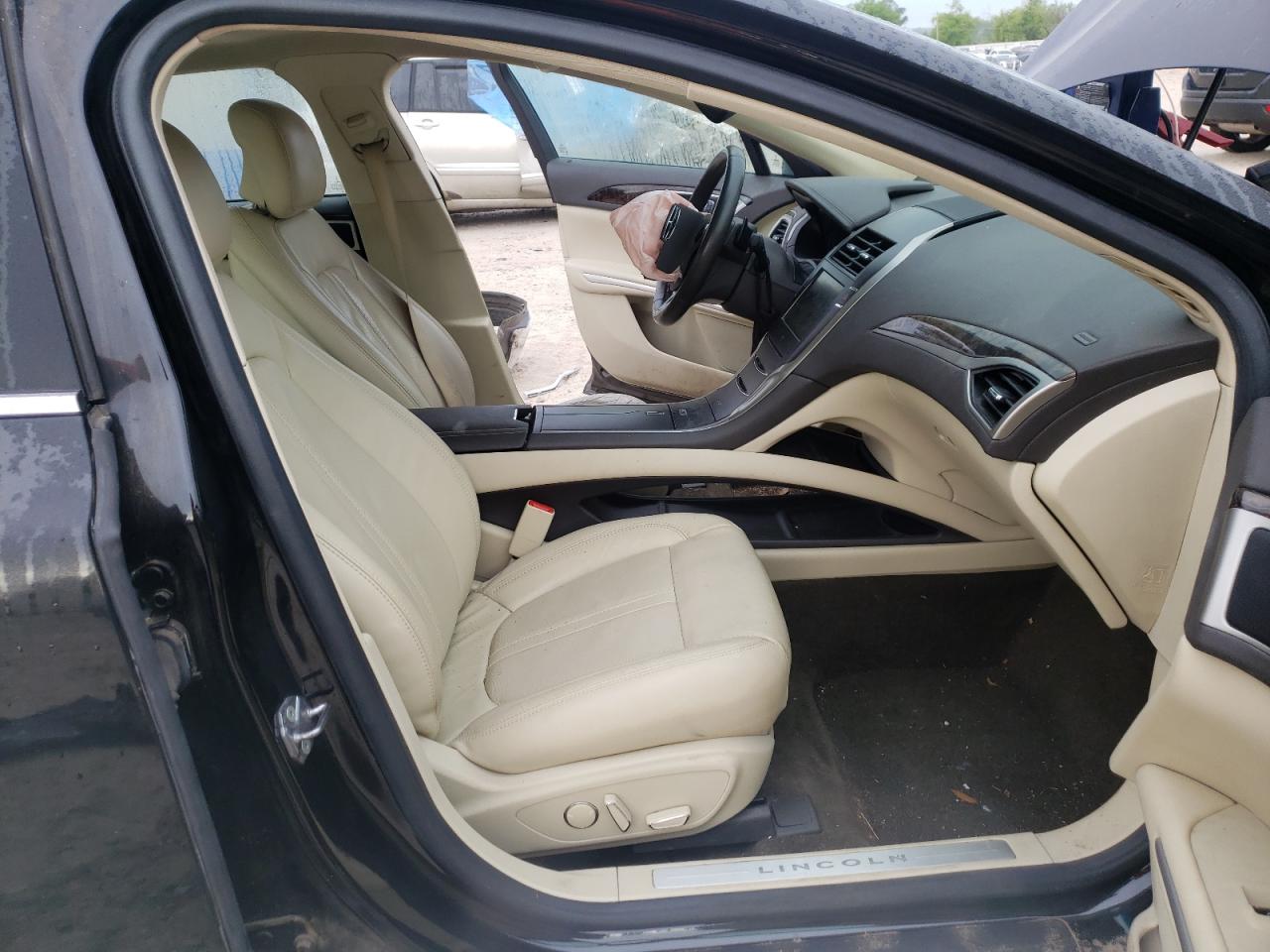 Photo 5 from auction – 2015 LINCOLN MKZ with VIN 3LN6L2J93FR628780