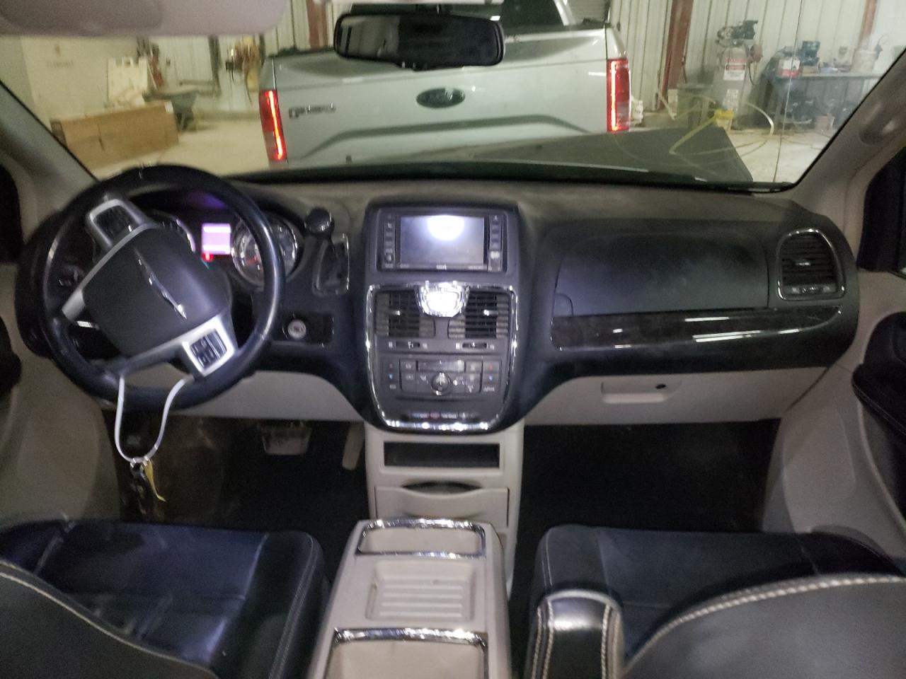 Photo 9 from auction – 2013 CHRYSLER TOWN & COU with VIN 2C4RC1BGXDR657933