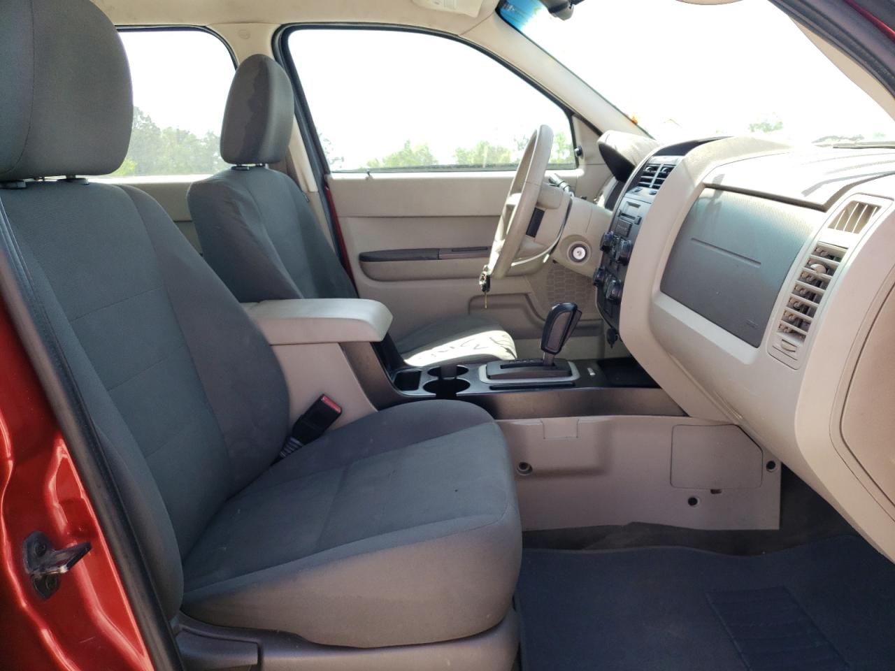 Photo 5 from auction – 2012 FORD ESCAPE XLS with VIN 1FMCU0C75CKC29109