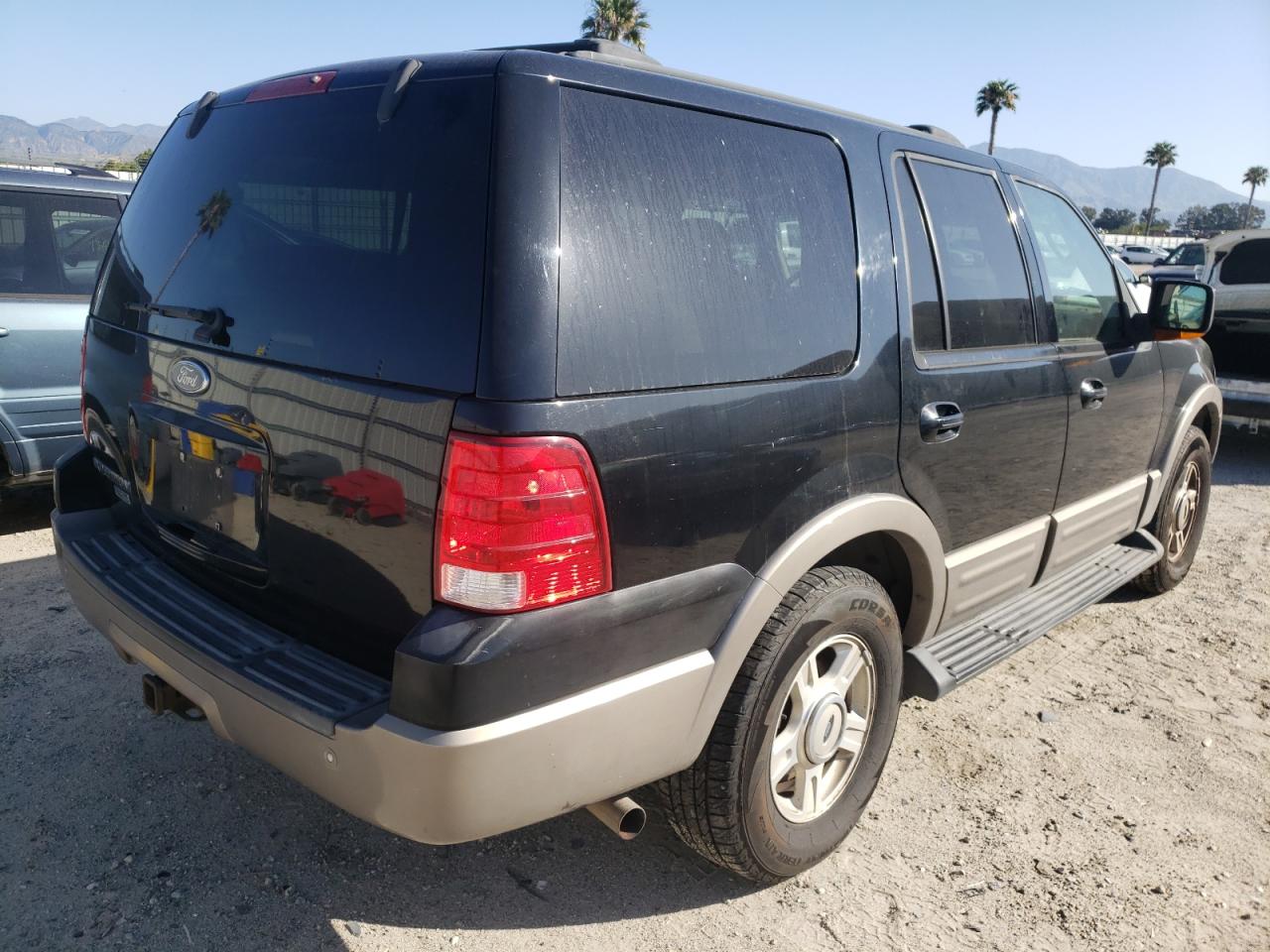 Foto 4 de la subasta – 2003 FORD EXPEDITION con VIN 1FMFU17L53LA94010