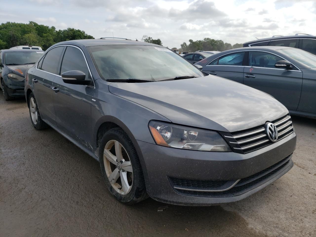 VOLKSWAGEN PASSAT S 2014 with VIN 1VWAT7A31EC058859 - Photo from auction