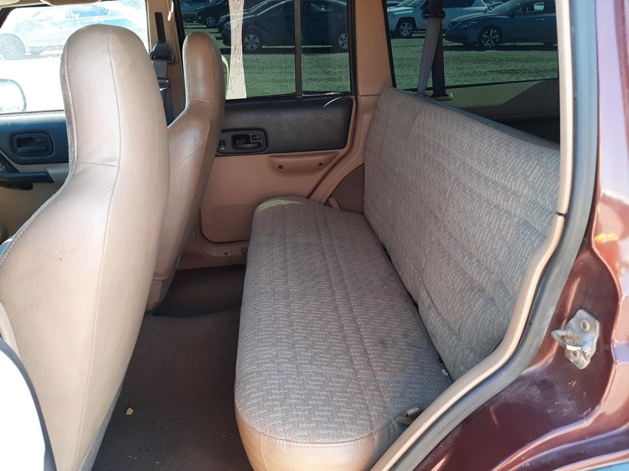 Photo 6 from auction – 2001 JEEP CHEROKEE S with VIN 1J4FF48S01L614353