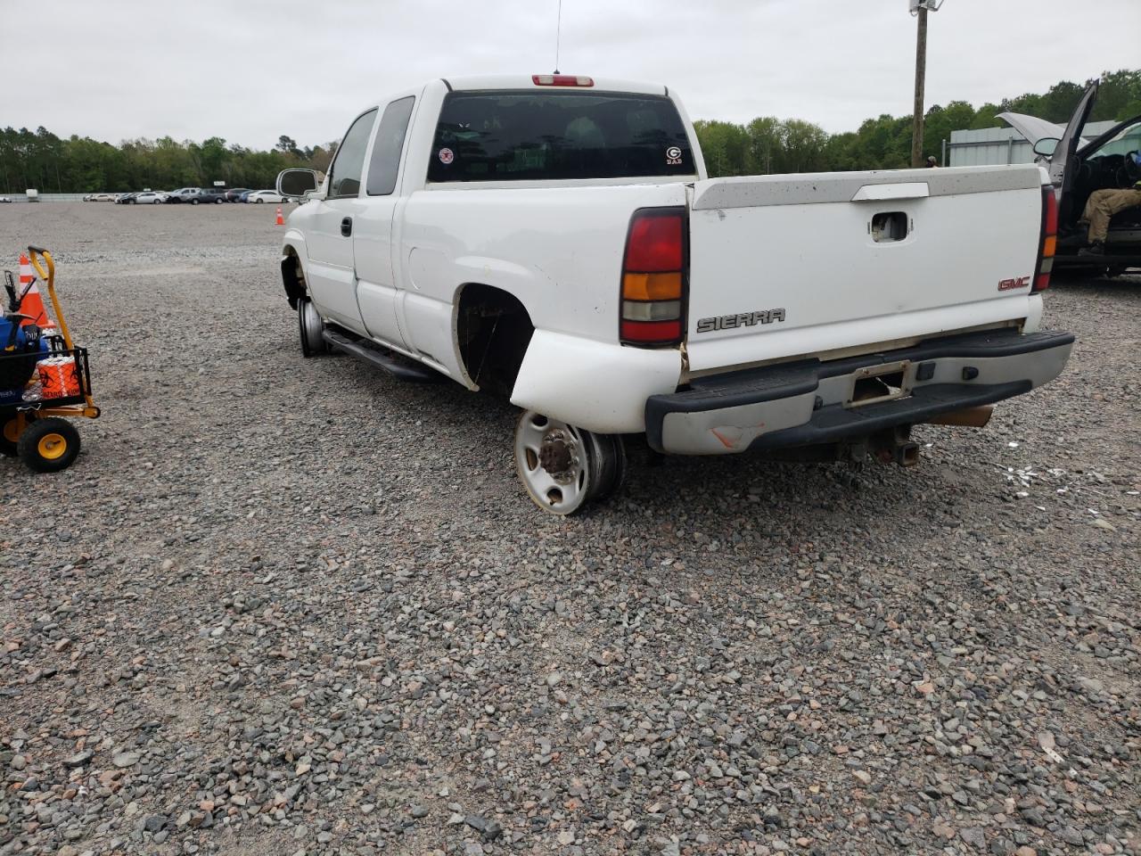 Photo 3 from auction – 2005 GMC SIERRA K25 with VIN 1GTHK29U05E116288