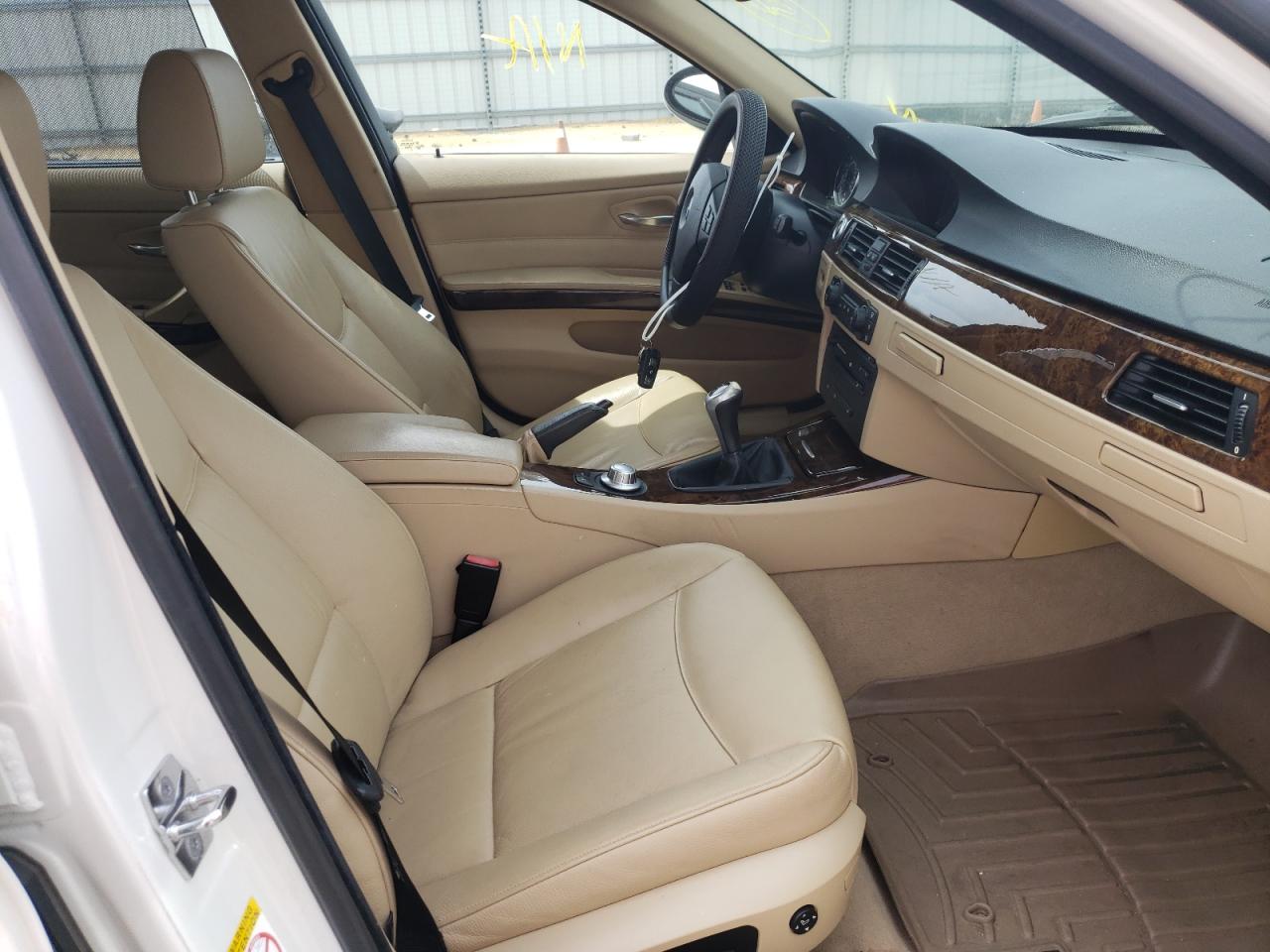 Photo 5 from auction – 2006 BMW 325 I with VIN WBAVB13506PS64118