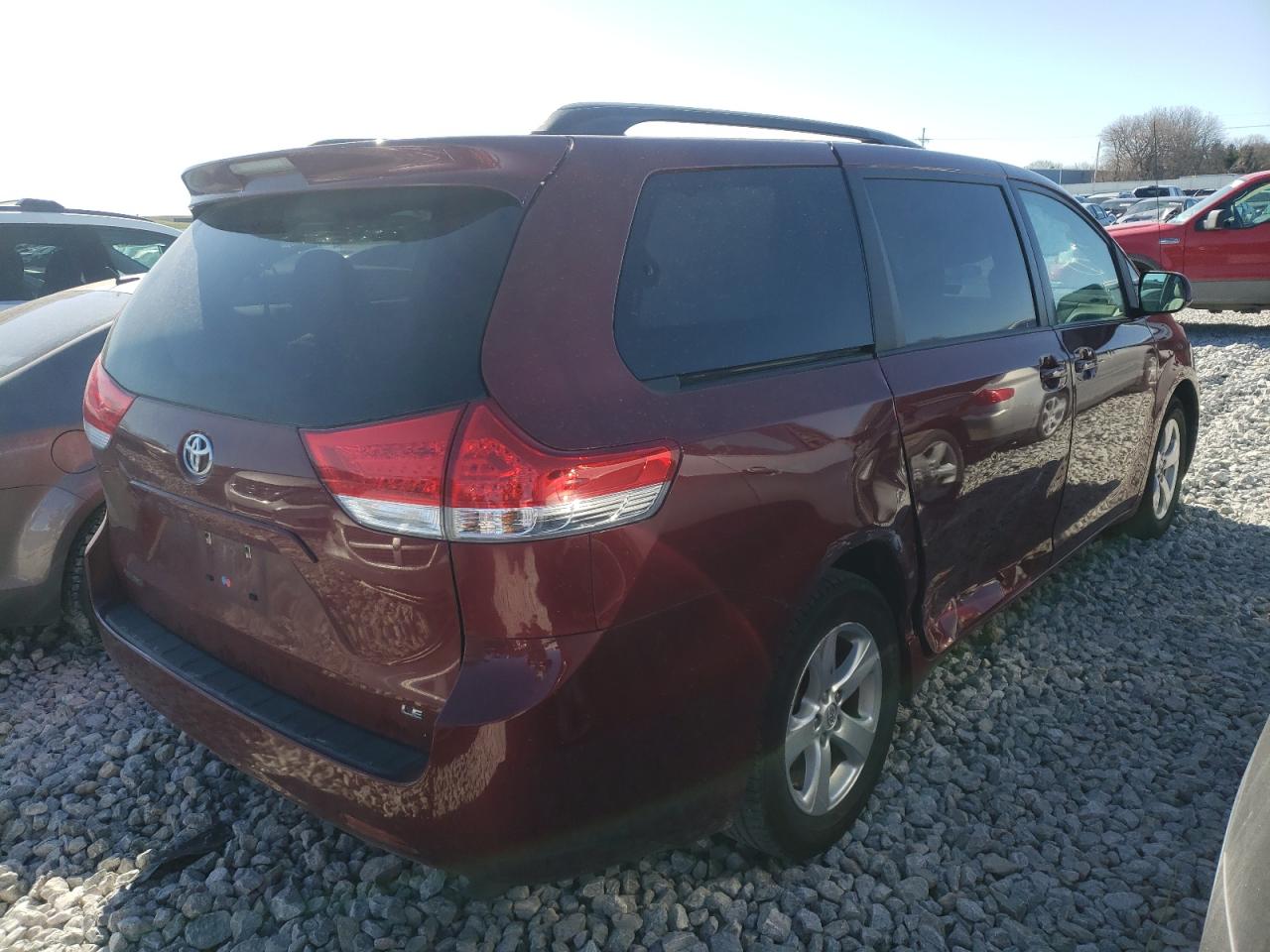 Photo 4 from auction – 2014 TOYOTA SIENNA LE with VIN 5TDKK3DC6ES478131