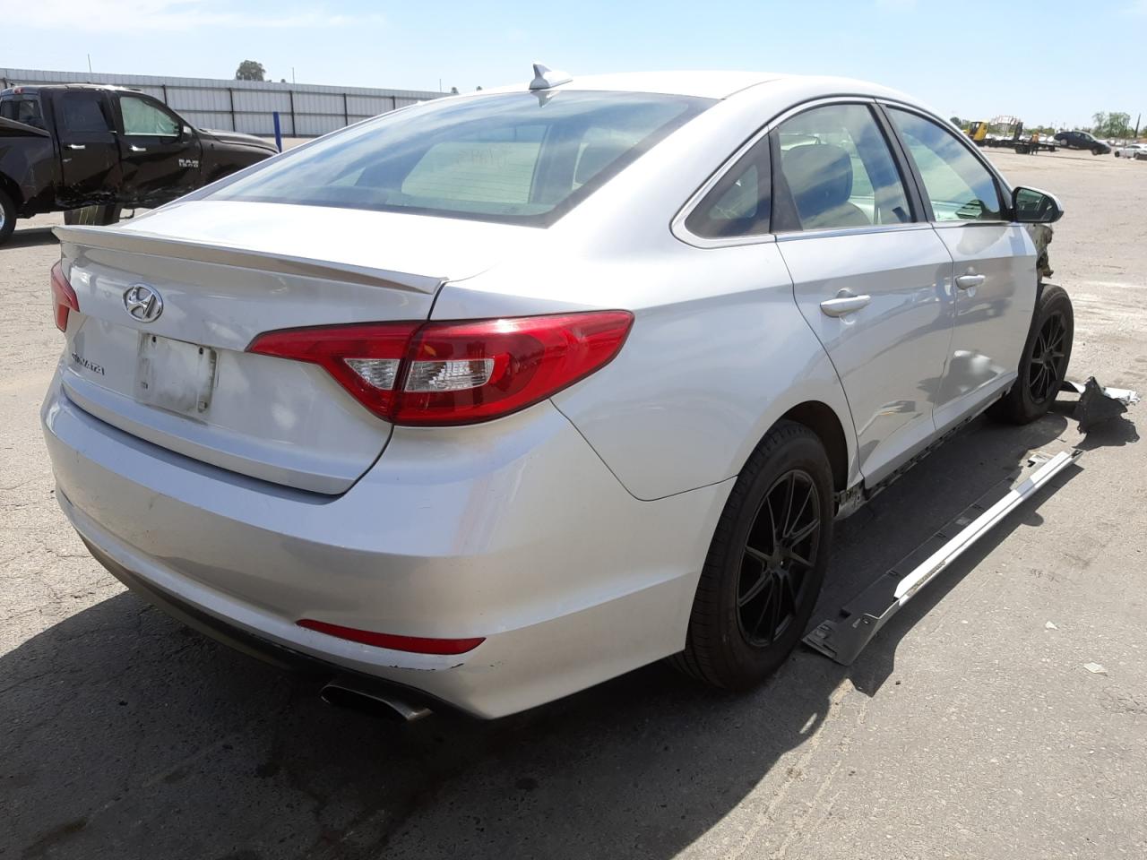 Photo 4 from auction – 2017 HYUNDAI SONATA SE with VIN 5NPE24AF3HH579719