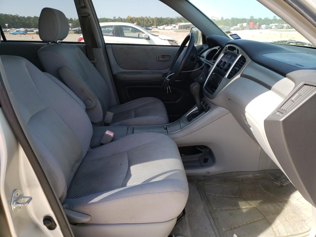 Photo 5 from auction – 2005 TOYOTA HIGHLANDER with VIN JTEGP21A650066343