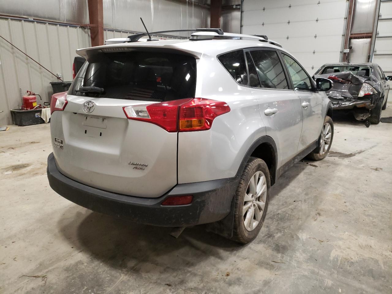 Photo 4 from auction – 2014 TOYOTA RAV4 LIMIT with VIN 2T3DFREVXEW198713
