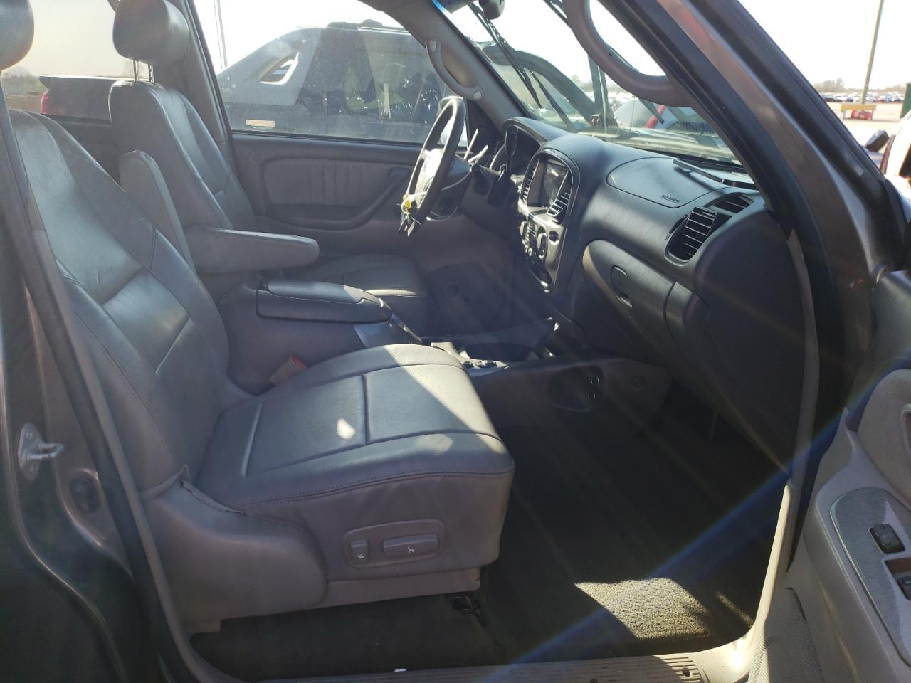 Photo 5 from auction – 2003 TOYOTA SEQUOIA LI with VIN 5TDZT38A53S171342