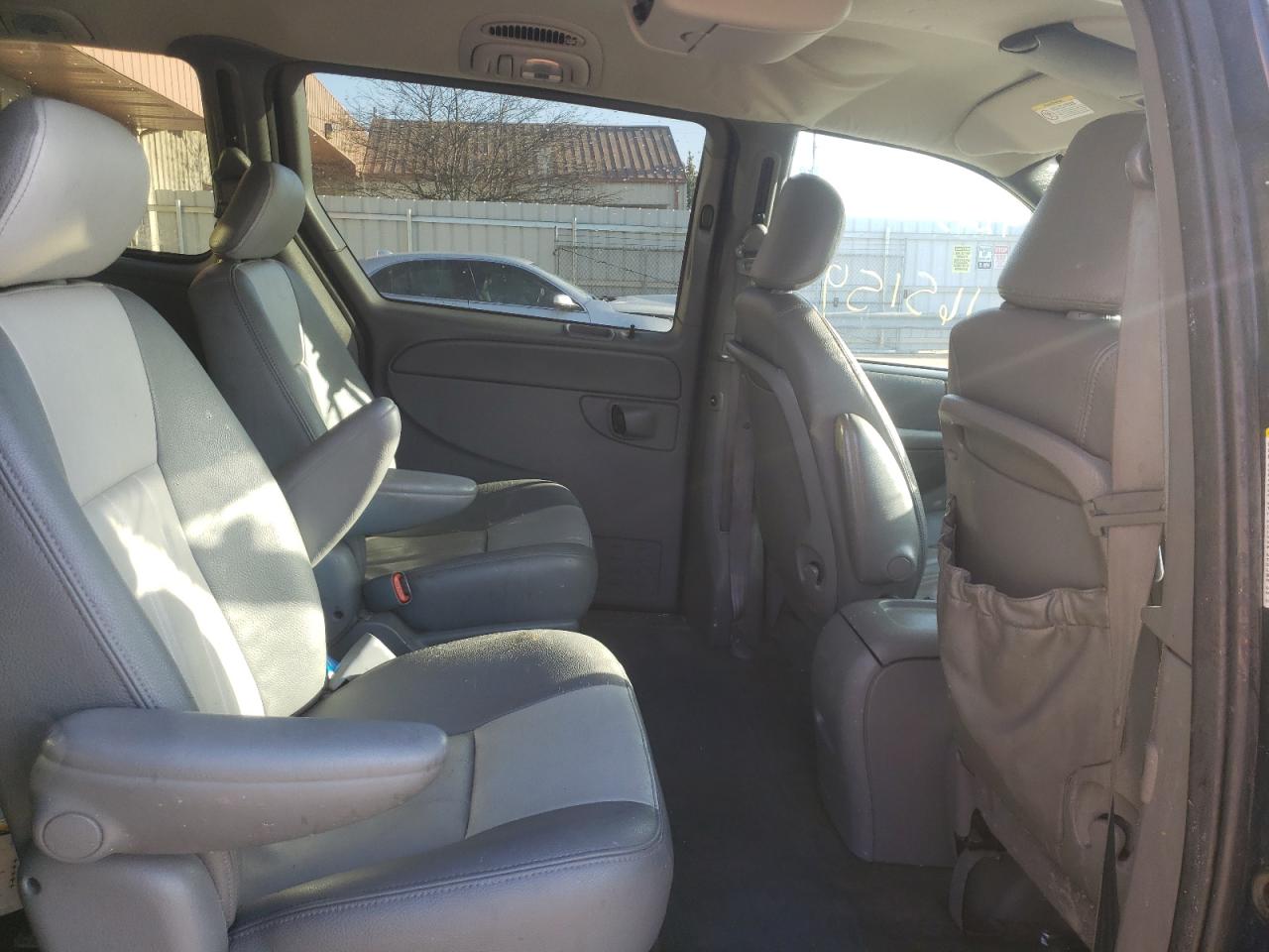 Photo 6 from auction – 2004 DODGE GRAND CARA with VIN 2D4GP44L74R516604