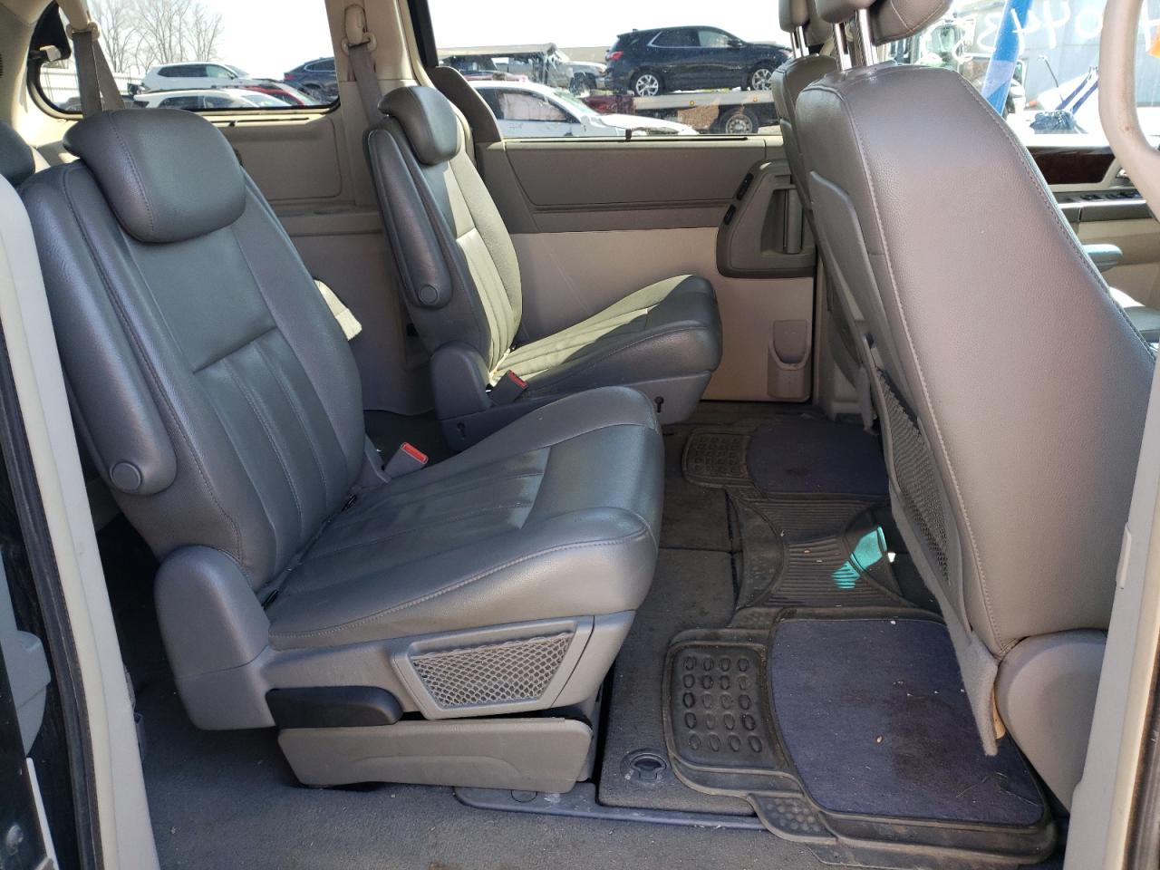 Photo 6 from auction – 2010 CHRYSLER TOWN & COU with VIN 2A4RR5DX8AR338264