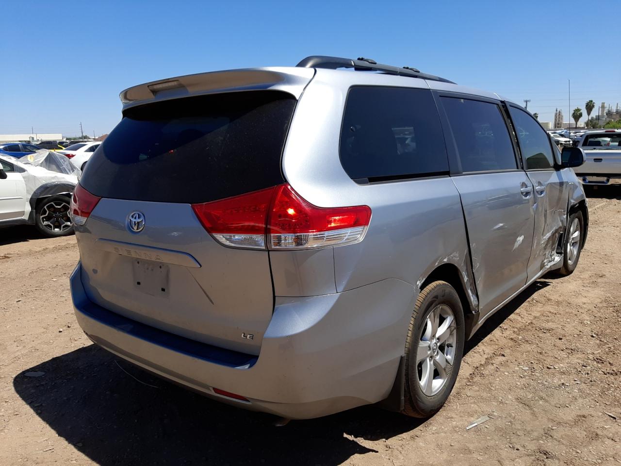 Photo 4 from auction – 2013 TOYOTA SIENNA LE with VIN 5TDKK3DC1DS374614