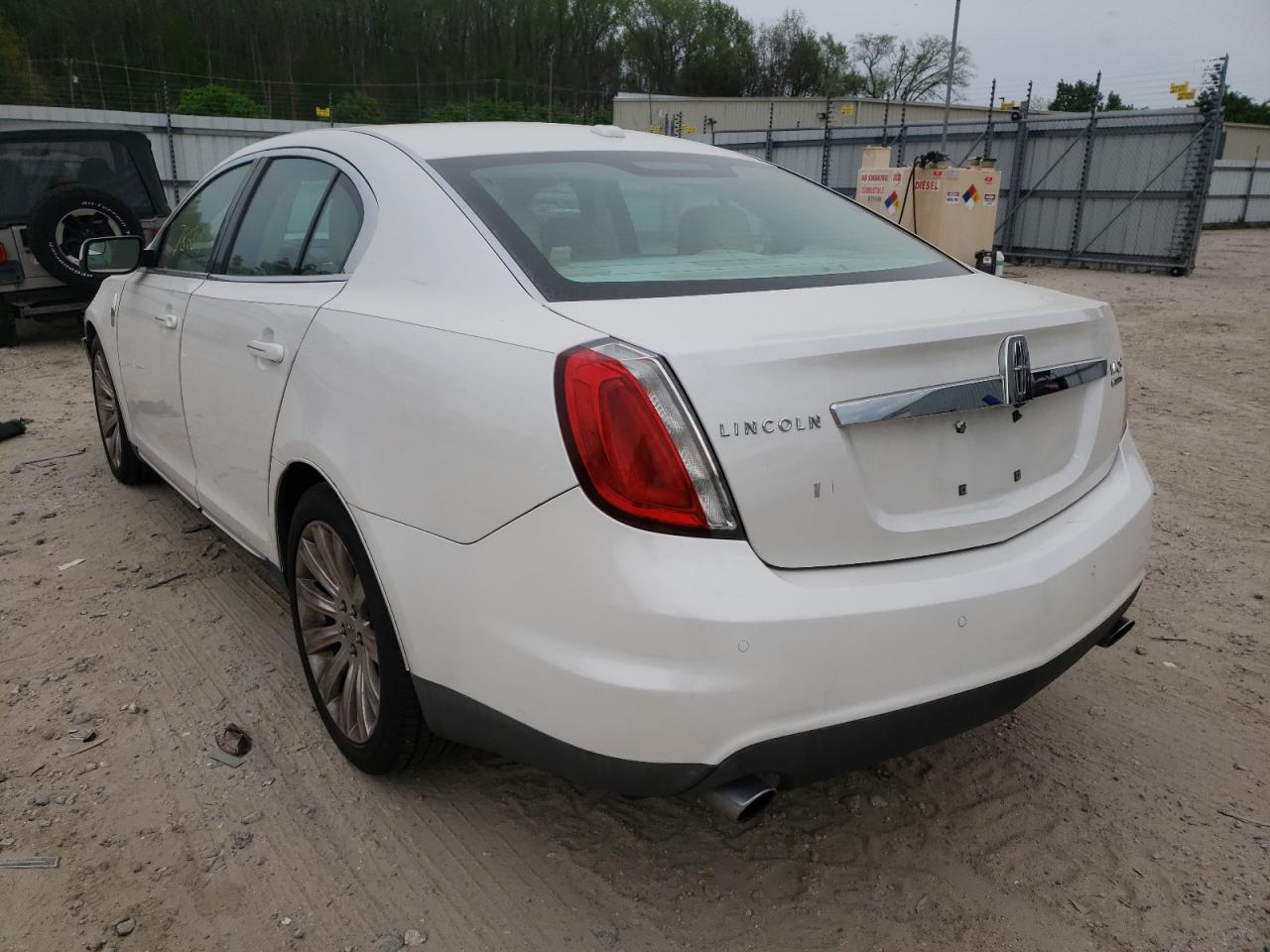Photo 3 from auction – 2011 LINCOLN MKS with VIN 1LNHL9FT8BG606023