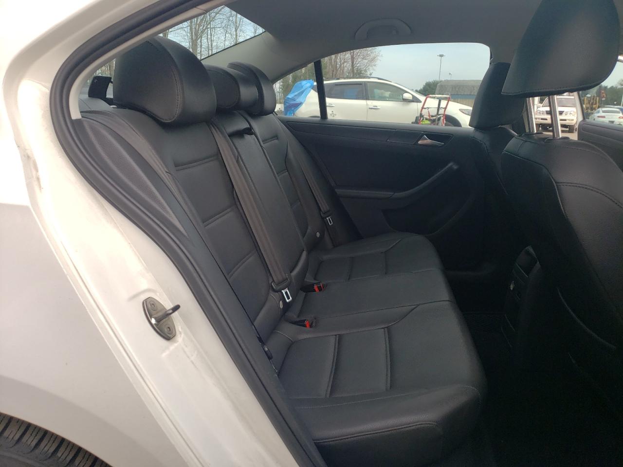 Photo 6 from auction – 2012 VOLKSWAGEN JETTA SE with VIN 3VWDP7AJ3CM317685
