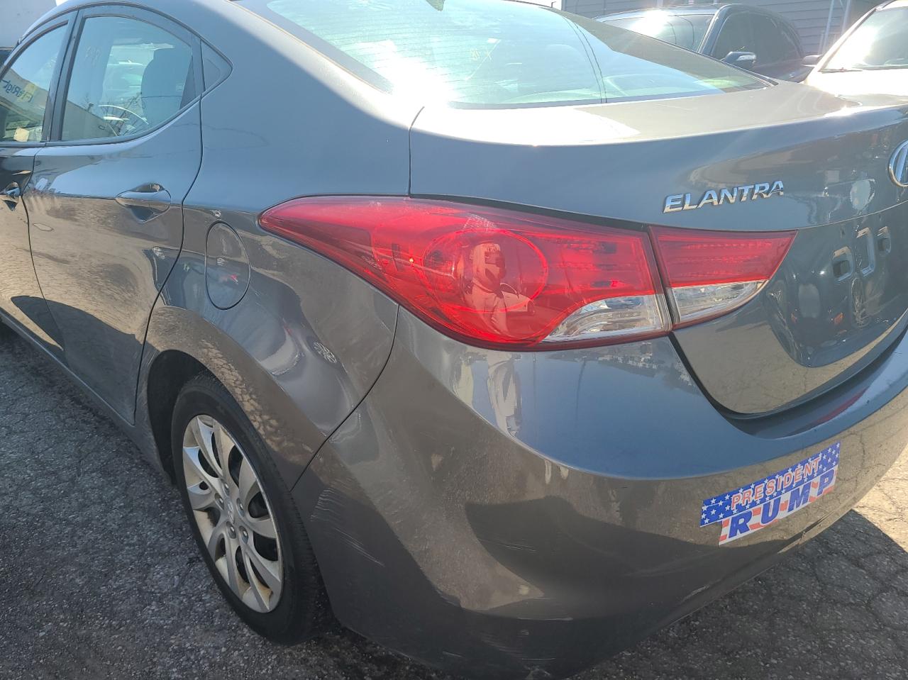 Photo 3 from auction – 2012 HYUNDAI ELANTRA GL with VIN 5NPDH4AE8CH076813