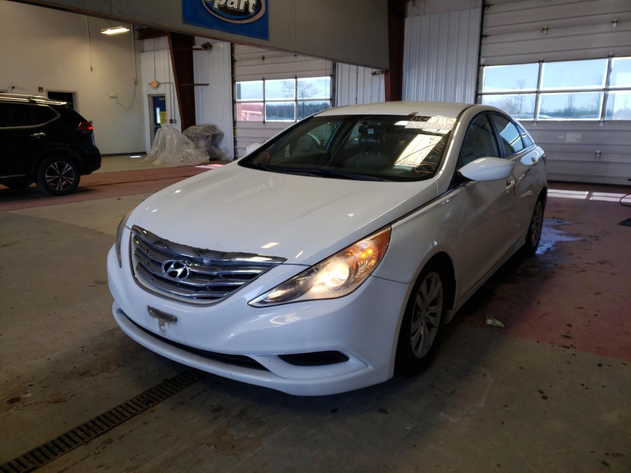 Photo 2 from auction – 2011 HYUNDAI SONATA GLS with VIN 5NPEB4AC7BH069211