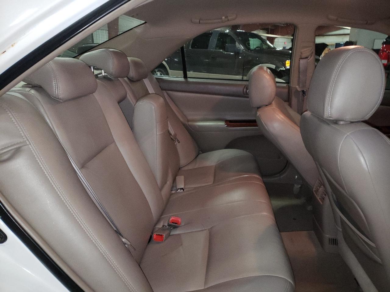 Photo 6 from auction – 2005 TOYOTA CAMRY LE with VIN 4T1BE32K45U536701