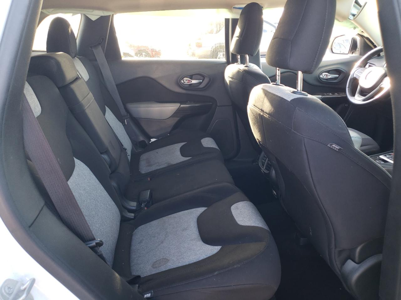 Photo 6 from auction – 2014 JEEP CHEROKEE L with VIN 1C4PJLCS5EW205201