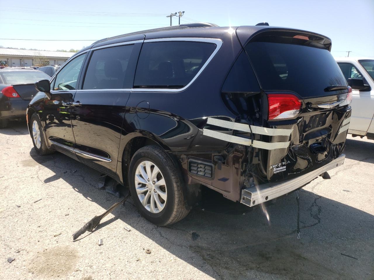 Photo 3 from auction – 2017 CHRYSLER PACIFICA T with VIN 2C4RC1BG6HR594643
