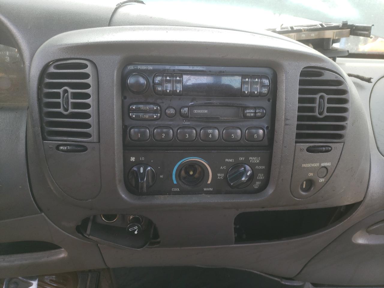 Photo 9 from auction – 1998 FORD F150 with VIN 1FTZF1720WNC09723