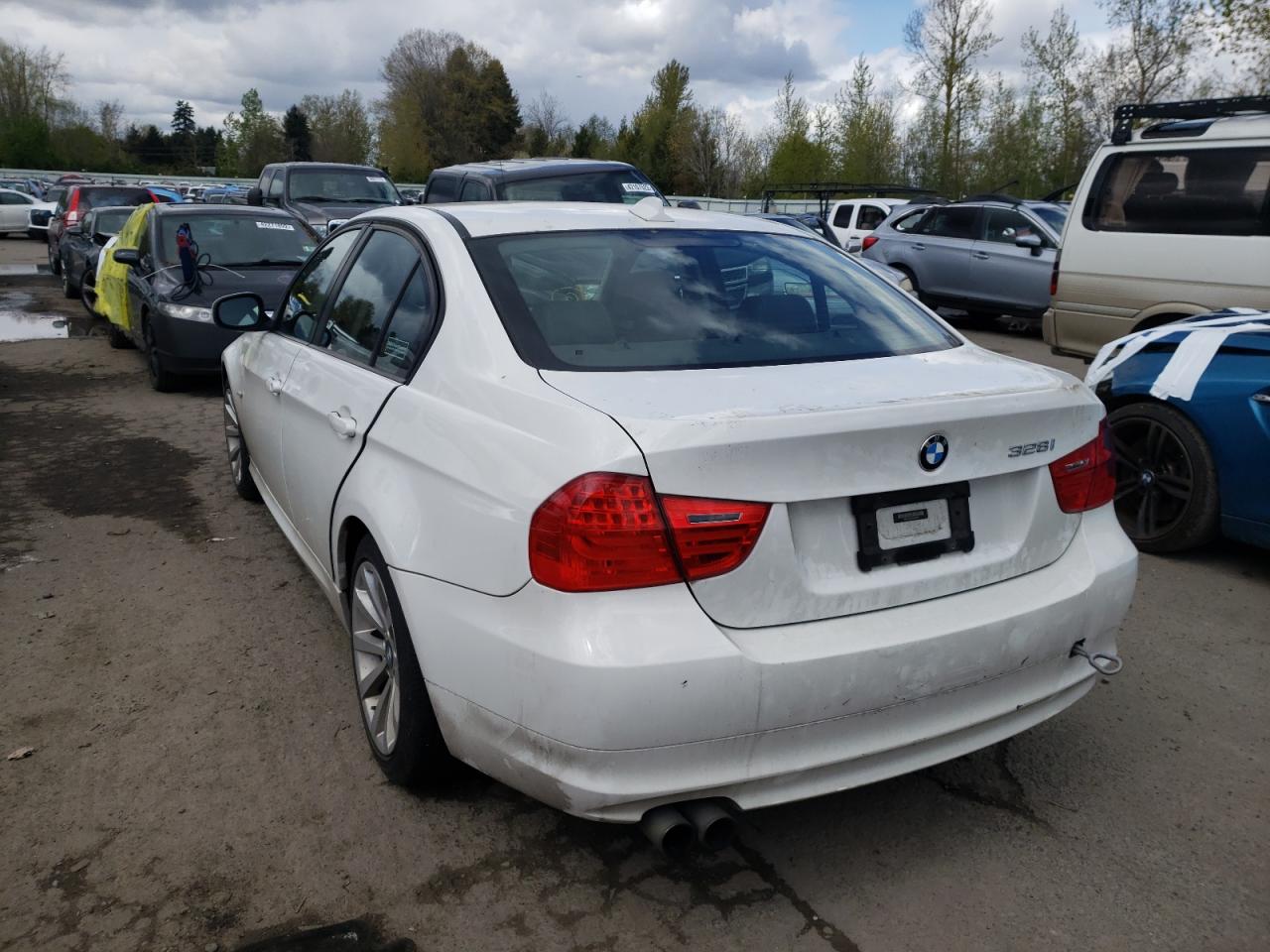 Photo 3 from auction – 2011 BMW 328 I SULE with VIN WBAPH5C5XBA448560