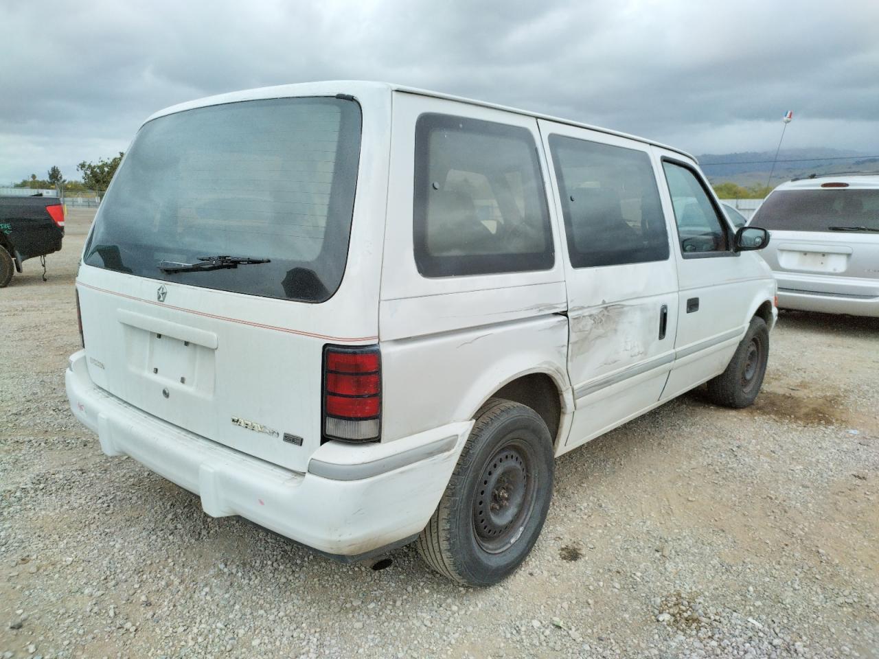 Photo 4 from auction – 1993 DODGE CARAVAN SE with VIN 2B4GH45R7PR397368