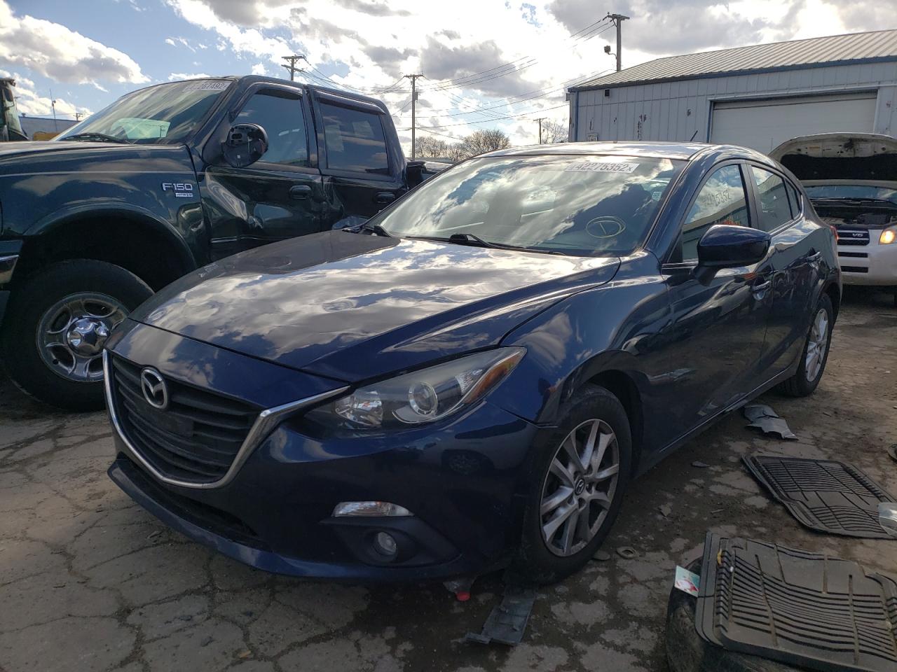 Photo 2 from auction – 2016 MAZDA 3 TOURING with VIN JM1BM1L78G1333675