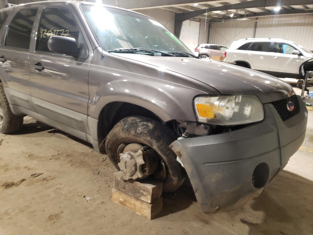 Photo 9 from auction – 2005 FORD ESCAPE XLS with VIN 1FMYU92Z25KD76195