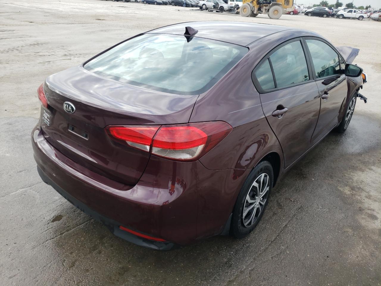 Photo 4 from auction – 2017 KIA FORTE LX with VIN 3KPFK4A73HE160352