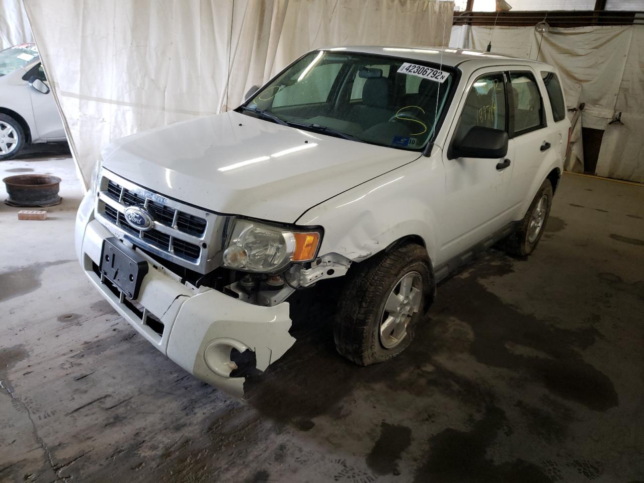 Photo 2 from auction – 2010 FORD ESCAPE XLS with VIN 1FMCU9C76AKC90017