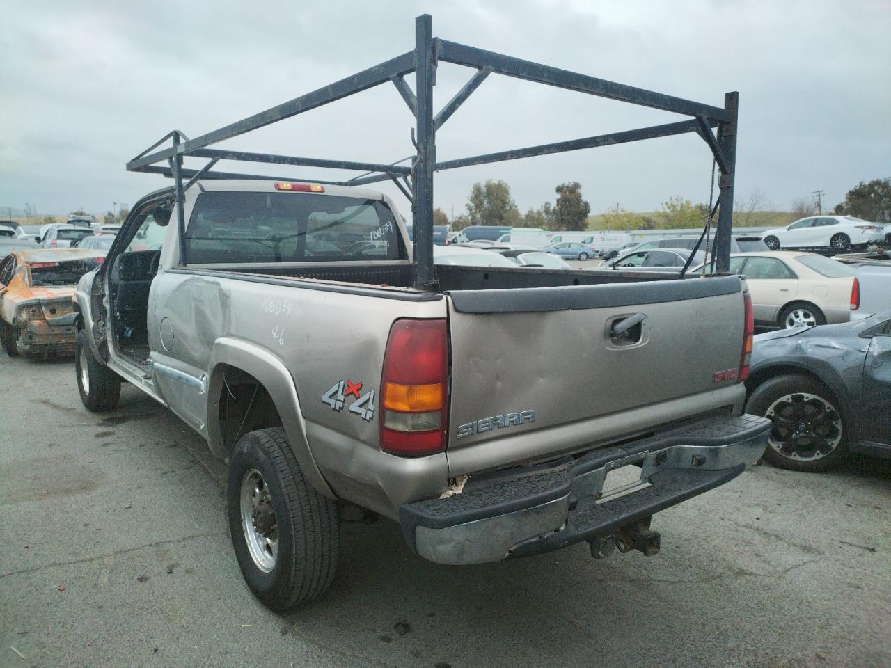 Photo 3 from auction – 2002 GMC SIERRA K25 with VIN 1GTHK29U32E240132