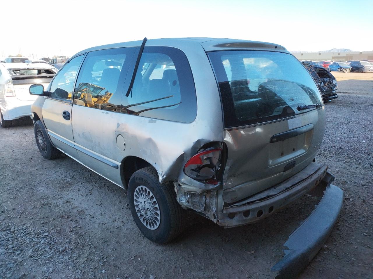 Photo 3 from auction – 2000 DODGE CARAVAN with VIN 2B4FP25B9YR869268