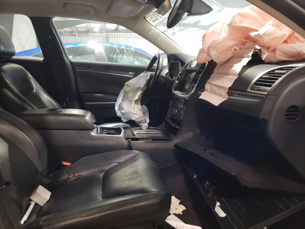 Photo 5 from auction – 2018 CHRYSLER 300 TOURIN with VIN 2C3CCARG1JH231582