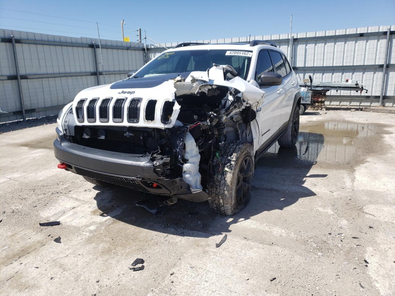 Photo 2 from auction – 2016 JEEP CHEROKEE T with VIN 1C4PJMBS0GW309914