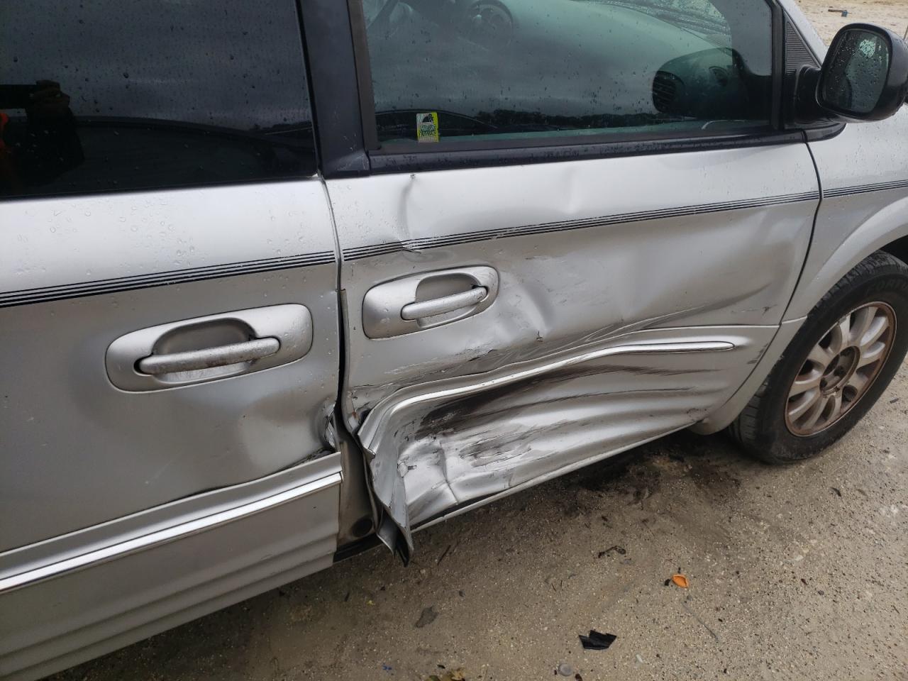 Photo 9 from auction – 2003 CHRYSLER TOWN & COU with VIN 2C8GP54L53R118484
