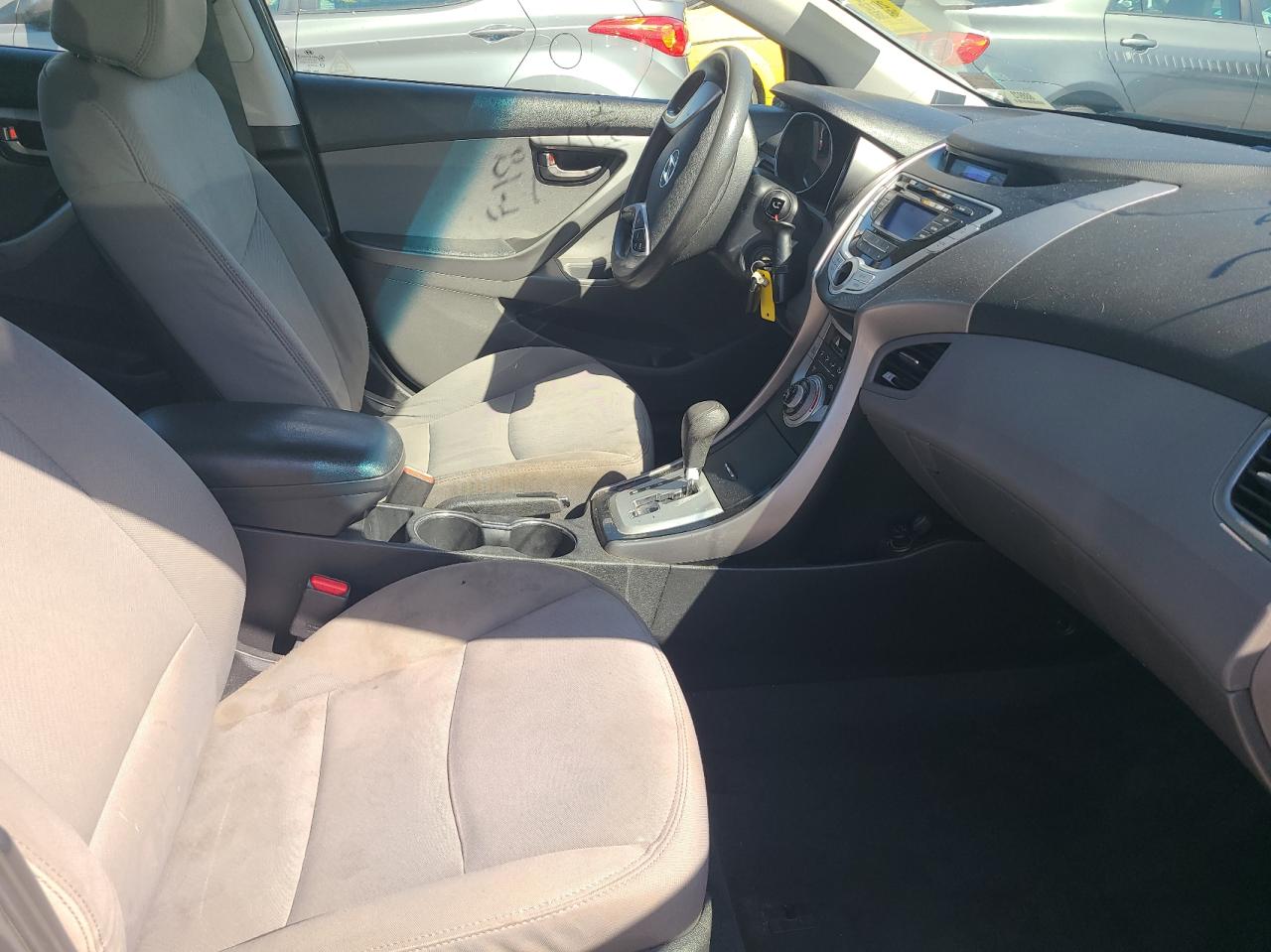 Photo 5 from auction – 2012 HYUNDAI ELANTRA GL with VIN 5NPDH4AE8CH076813