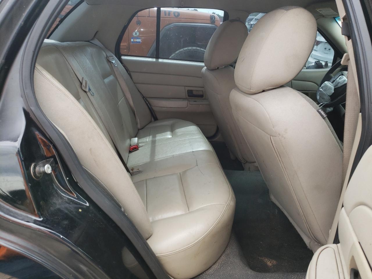 Photo 6 from auction – 2011 FORD CROWN VICT with VIN 2FABP7BV4BX135384