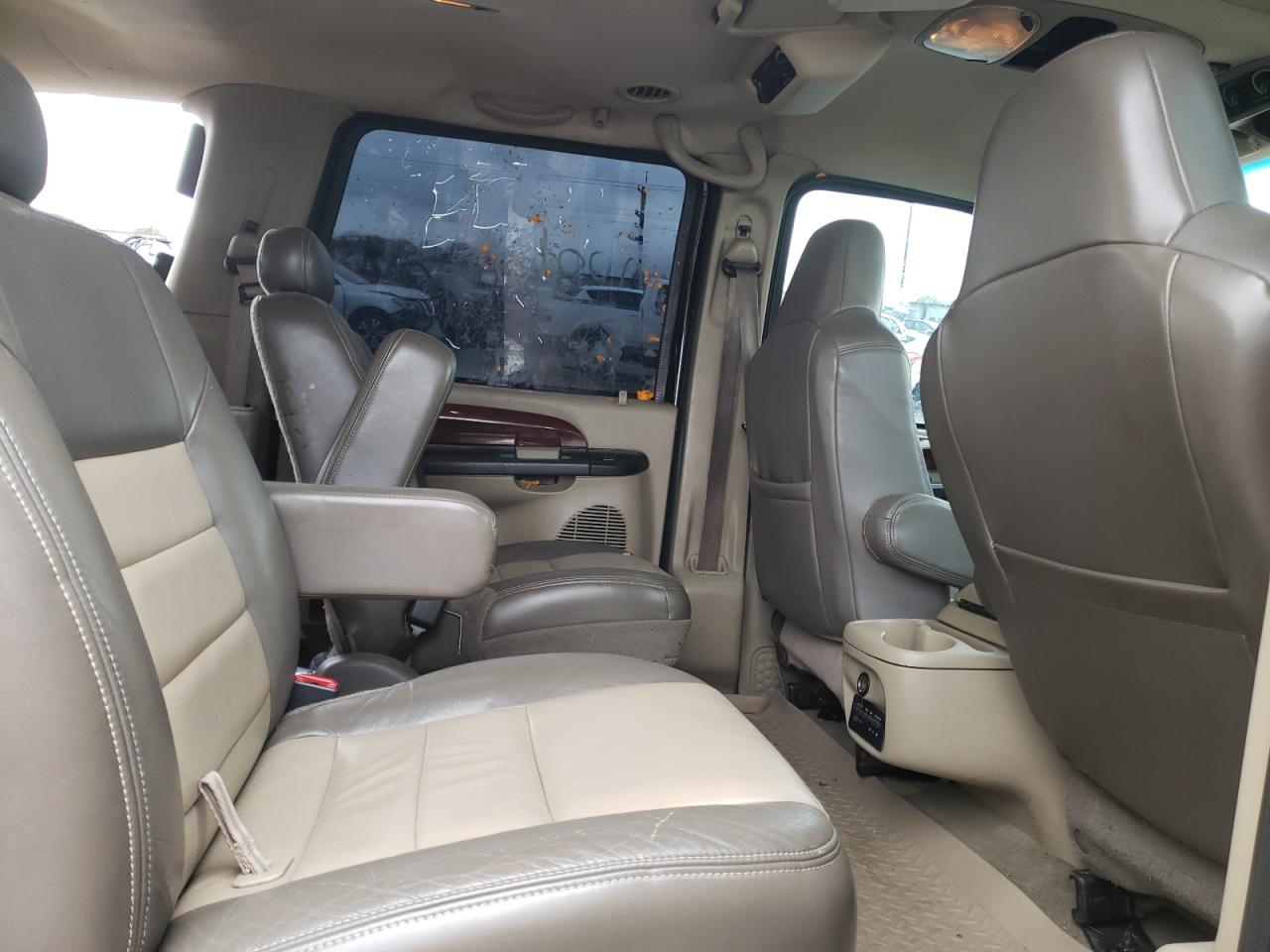 Photo 6 from auction – 2005 FORD EXCURSION with VIN 1FMSU43P65ED44449