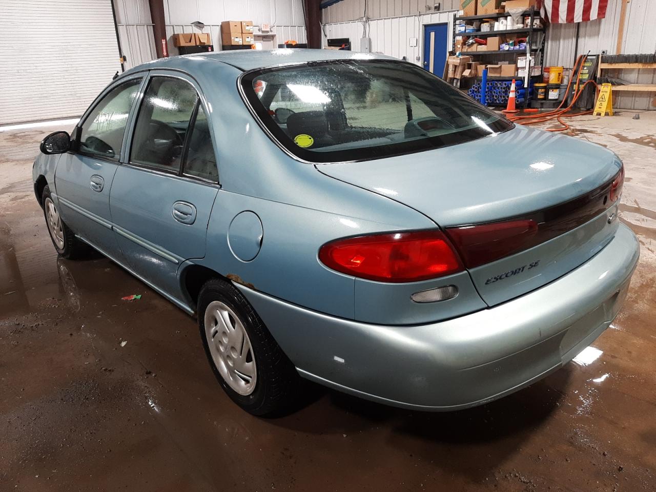 Photo 3 from auction – 1998 FORD ESCORT with VIN 1FAFP13PXWW129928